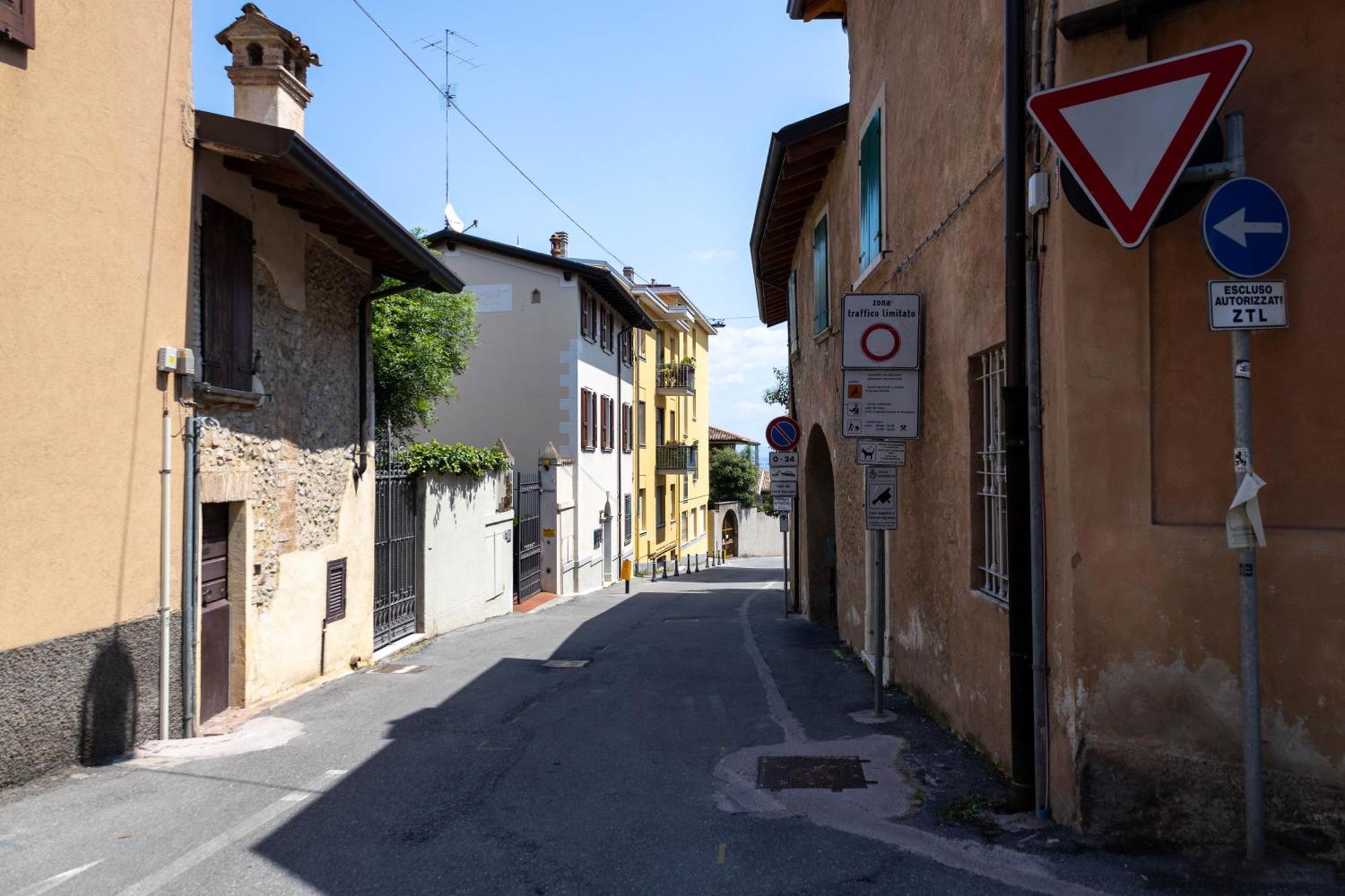 Ora Apartment Desenzano del Garda Exterior photo